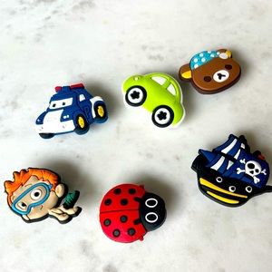 Set of 6 clog buttons